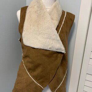 Guess Camel and Creme Vest Size Large